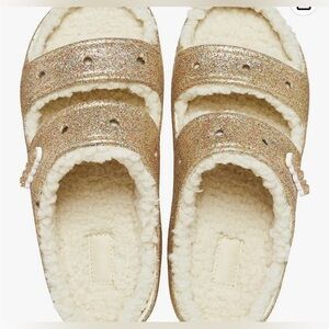 crocs
 classic cozzzy glitter sandal Women Sz6”